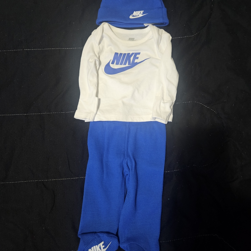 Nike Infant Set in Blue and White